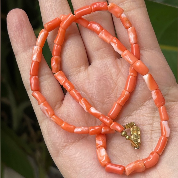 Vintage Jewelry - Natural Japanese momo coral tubular bead gold tone necklace
